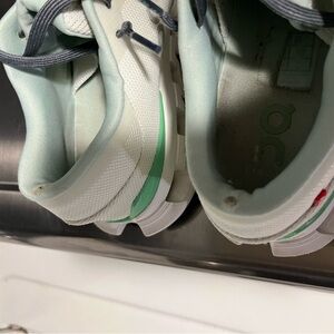 Women’s on cloud size 7